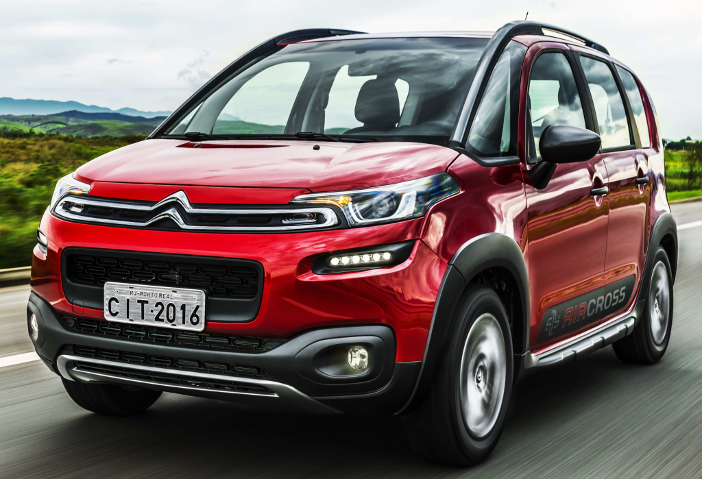 <strong>Citro&euml;n AirCross</strong> &ndash; O aventureiro ganhou cara nova. Mantendo os pre&ccedil;os antigos, ganhou in&eacute;ditas vers&otilde;es de entrada sem o estepe pendurado na traseira, aposentando o C3 Picasso.&nbsp;