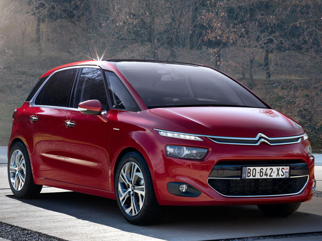 <strong>Citro&euml;n C4 Picasso/Grand C4 Picasso</strong> &ndash; As minivans&nbsp;<a href="https://beta-develop.quatrorodas.abril.com.br/materia/nova-citroen-c4-picasso-chega-r-110-990-912460/" rel="estrearam suas novas gera&ccedil;&otilde;es no Brasil" target="_blank">estrearam suas novas gera&ccedil;&otilde;es no Brasil</a> em 2015. Com estilo futurista, recheadas de tecnologia e motor 1.6 turbo de 165 cv, ficaram mais caras.