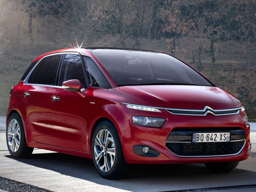 <strong>Citro&euml;n C4 Picasso/Grand C4 Picasso</strong> &ndash; As minivans&nbsp;<a href="https://beta-develop.quatrorodas.abril.com.br/materia/nova-citroen-c4-picasso-chega-r-110-990-912460/" rel="estrearam suas novas gera&ccedil;&otilde;es no Brasil" target="_blank">estrearam suas novas gera&ccedil;&otilde;es no Brasil</a> em 2015. Com estilo futurista, recheadas de tecnologia e motor 1.6 turbo de 165 cv, ficaram mais caras.
