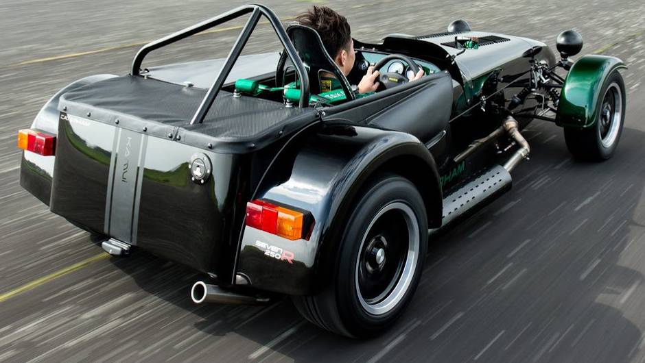 Caterham Seven Kamui Kobayashi Limited Edition | <a href="https://beta-develop.quatrorodas.abril.com.br/noticias/mercado/caterham-lanca-seven-kamui-kobayashi-limited-edition-784171.shtml" rel="migration">Leia mais</a> Caterham Seven Kamui Kobayashi Limited Edition | <a href="https://beta-develop.quatrorodas.abril.com.br/noticias/mercado/caterham-lanca-seven-kamui-kobayashi-limited-edition-784171.shtml" rel="migration">Leia mais</a>