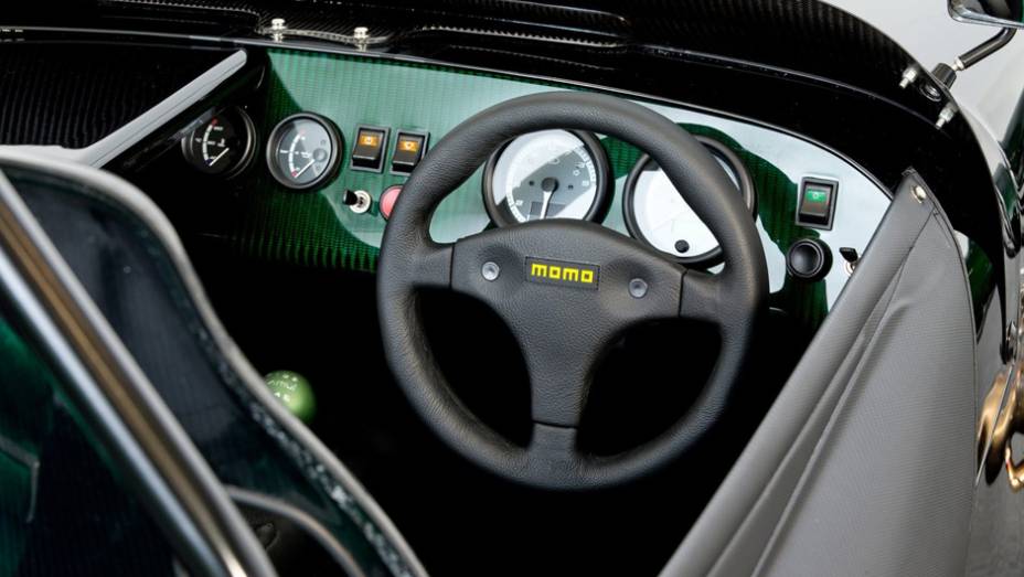 Caterham Seven Kamui Kobayashi Limited Edition | <a href="https://beta-develop.quatrorodas.abril.com.br/noticias/mercado/caterham-lanca-seven-kamui-kobayashi-limited-edition-784171.shtml" rel="migration">Leia mais</a>