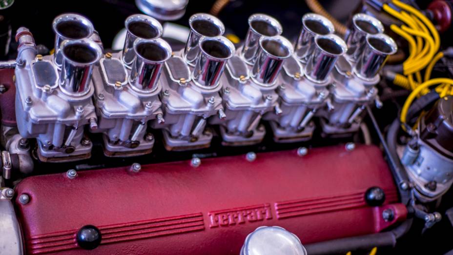 E o que dizer deste V12 da Ferrari? E o que dizer deste V12 da Ferrari?