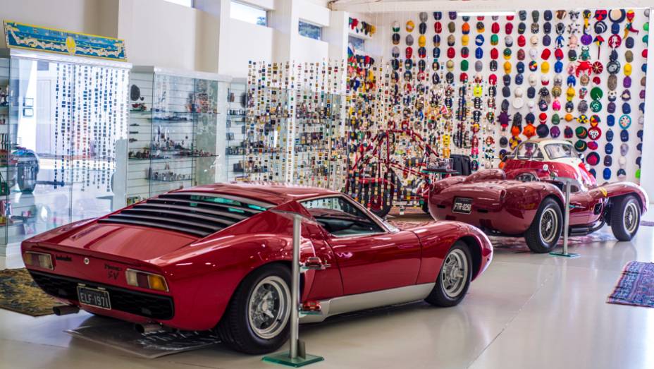 Lamborghini Miura SV e Ferrari 250: uma dupla dos sonhos para qualquer entusiasta de carros italianos Lamborghini Miura SV e Ferrari 250: uma dupla dos sonhos para qualquer entusiasta de carros italianos