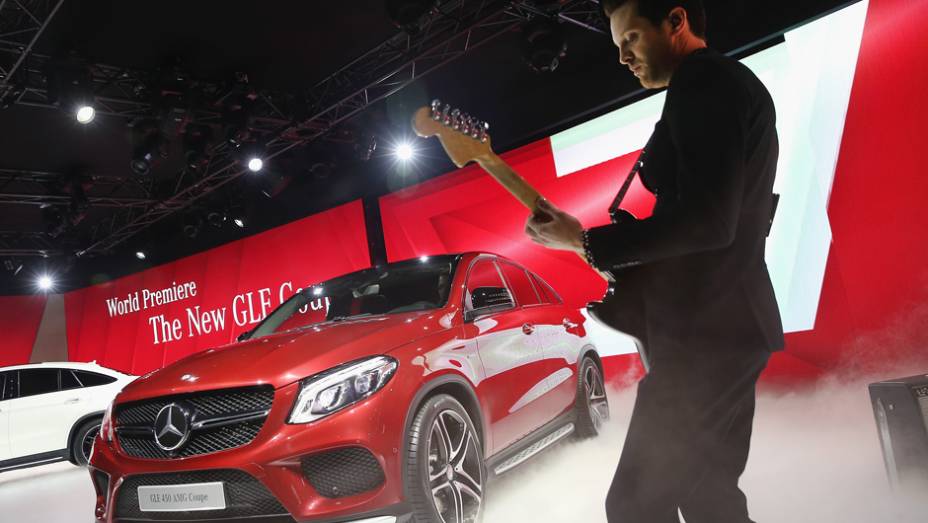 Mercedes-Benz GLE | <a href="https://beta-develop.quatrorodas.abril.com.br/noticias/saloes/detroit-2015/mercedes-divulga-oficialmente-nova-gle-820013.shtml" rel="migration">Leia mais</a> | <a href="https://beta-develop.quatrorodas.abril.com.br/galerias/saloes/detroit-2015/direto-detroit-parte-2-825561" rel="migration"></a>