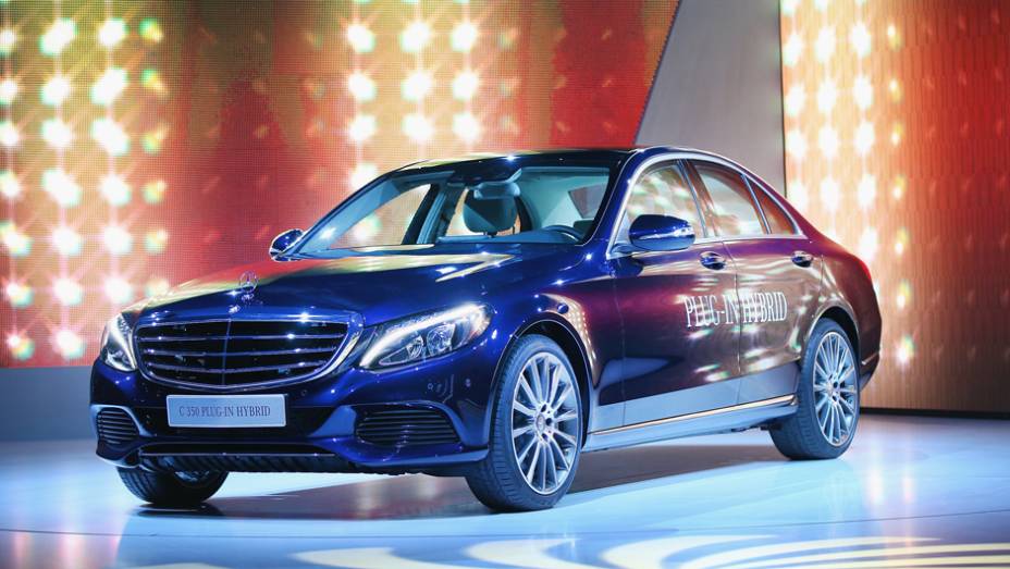 Mercedes-Benz C350 Plug-in Hybrid | <a href="https://beta-develop.quatrorodas.abril.com.br/noticias/saloes/detroit-2015/mercedes-mostra-c350-plug-in-hybrid-824600.shtml" rel="migration">Leia mais</a> | <a href="https://beta-develop.quatrorodas.abril.com.br/galerias/saloes/detroit-2015/direto-detroit-p" rel="migration"></a>