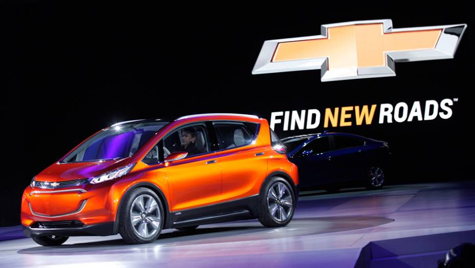 Chevrolet Bolt EV concept | <a href="https://beta-develop.quatrorodas.abril.com.br/noticias/saloes/detroit-2015/chevrolet-surpreende-bolt-ev-concept-824540.shtml" rel="migration">Leia mais</a> | <a href="https://beta-develop.quatrorodas.abril.com.br/galerias/saloes/detroit-2015/direto-detroit-parte-2-" rel="migration"></a>