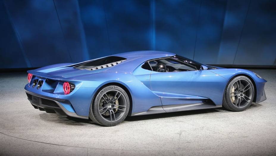 Ford GT concept | <a href="https://beta-develop.quatrorodas.abril.com.br/noticias/saloes/detroit-2015/ford-gt-concept-mostrado-detroit-824580.shtml" rel="migration">Leia mais</a> | <a href="https://beta-develop.quatrorodas.abril.com.br/galerias/saloes/detroit-2015/direto-detroit-parte-2-825561.shtml" rel="migration">V</a>