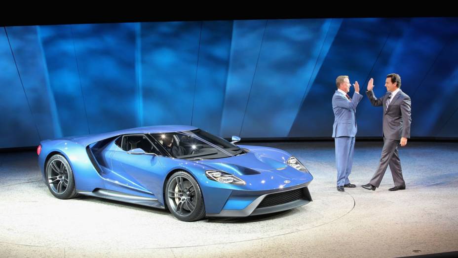 Ford GT concept | <a href="https://beta-develop.quatrorodas.abril.com.br/noticias/saloes/detroit-2015/ford-gt-concept-mostrado-detroit-824580.shtml" rel="migration">Leia mais</a> | <a href="https://beta-develop.quatrorodas.abril.com.br/galerias/saloes/detroit-2015/direto-detroit-parte-2-825561.shtml" rel="migration">V</a>