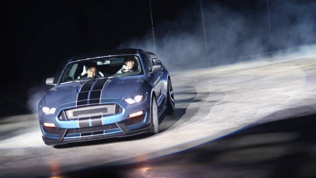 Ford Mustang Shelby GT350 R| <a href="https://beta-develop.quatrorodas.abril.com.br/noticias/saloes/detroit-2015/mustang-shelby-gt350r-lancado-pela-ford-824780.shtml" rel="migration">Leia mais</a> | <a href="https://beta-develop.quatrorodas.abril.com.br/galerias/saloes/detroit-2015/direto-detroit-pa" rel="migration"></a> Ford Mustang Shelby GT350 R| <a href="https://beta-develop.quatrorodas.abril.com.br/noticias/saloes/detroit-2015/mustang-shelby-gt350r-lancado-pela-ford-824780.shtml" rel="migration">Leia mais</a> | <a href="https://beta-develop.quatrorodas.abril.com.br/galerias/saloes/detroit-2015/direto-detroit-pa" rel="migration"></a>