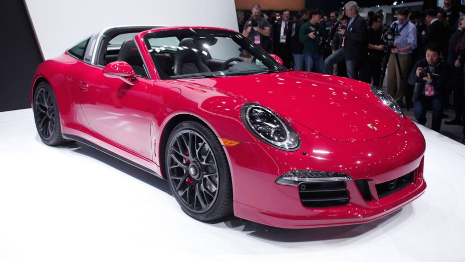 Porsche 911 Targa 4 GTS | <a href="https://beta-develop.quatrorodas.abril.com.br/noticias/saloes/detroit-2015/porsche-911-targa-4-gts-revelado-824800.shtml" rel="migration">Leia mais</a> | <a href="https://beta-develop.quatrorodas.abril.com.br/galerias/saloes/detroit-2015/direto-detroit-parte-2-825561" rel="migration"></a>