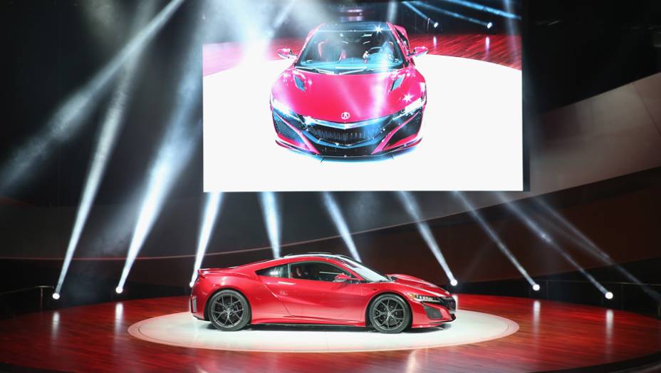 Acura NSX | <a href="https://beta-develop.quatrorodas.abril.com.br/noticias/saloes/detroit-2015/acura-oficializa-nsx-modelo-pode-vir-ao-brasil-824741.shtml" rel="migration">Leia mais</a> | <a href="https://beta-develop.quatrorodas.abril.com.br/galerias/saloes/detroit-2015/direto-detroit-parte-2-825561" rel="migration"></a>