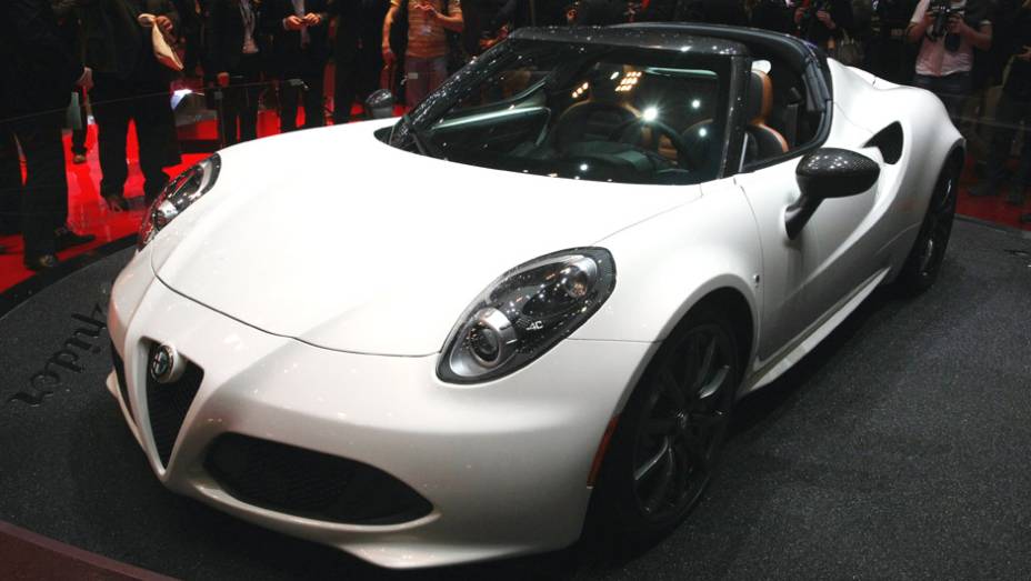 Alfa Romeo 4C Spider | <a href="https://beta-develop.quatrorodas.abril.com.br/noticias/saloes/genebra-2014/audi-s1-confirmado-salao-genebra-771121.shtml" rel="migration">Leia mais</a>| <a href="https://beta-develop.quatrorodas.abril.com.br/galerias/saloes/genebra/2014/direto-genebra-parte-2-775719.sh" rel="migration"></a>