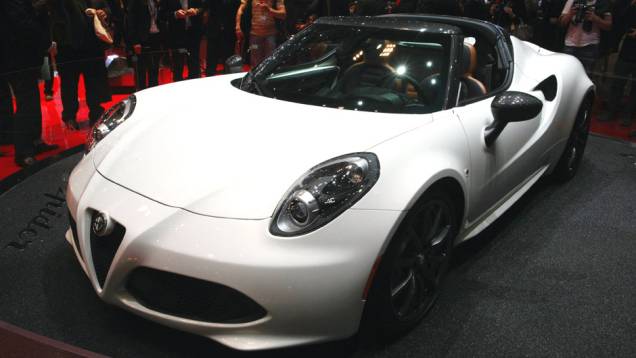 Alfa Romeo 4C Spider | <a href="https://beta-develop.quatrorodas.abril.com.br/noticias/saloes/genebra-2014/audi-s1-confirmado-salao-genebra-771121.shtml" rel="migration">Leia mais</a>| <a href="https://beta-develop.quatrorodas.abril.com.br/galerias/saloes/genebra/2014/direto-genebra-parte-2-775719.sh" rel="migration"></a> Alfa Romeo 4C Spider | <a href="https://beta-develop.quatrorodas.abril.com.br/noticias/saloes/genebra-2014/audi-s1-confirmado-salao-genebra-771121.shtml" rel="migration">Leia mais</a>| <a href="https://beta-develop.quatrorodas.abril.com.br/galerias/saloes/genebra/2014/direto-genebra-parte-2-775719.sh" rel="migration"></a>