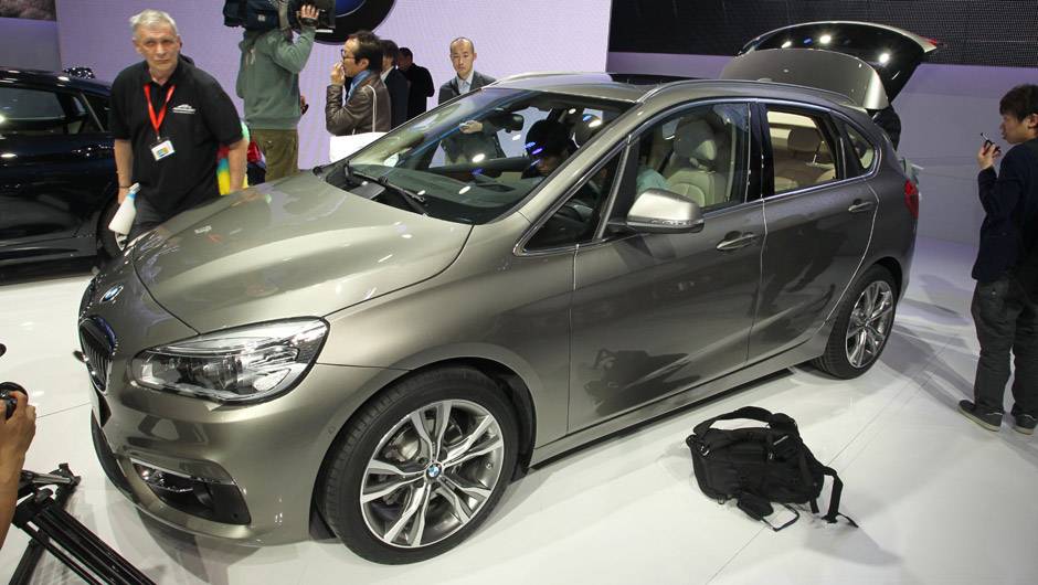 BMW S&eacute;rie 2 Active Tourer | <a href="https://beta-develop.quatrorodas.abril.com.br/noticias/saloes/genebra-2014/bmw-mostra-serie-2-active-tourer-completo-773485.shtml" rel="migration">Leia mais</a>| <a href="https://beta-develop.quatrorodas.abril.com.br/galerias/saloes/genebra/2014/direto-genebra-par" rel="migration"></a>
