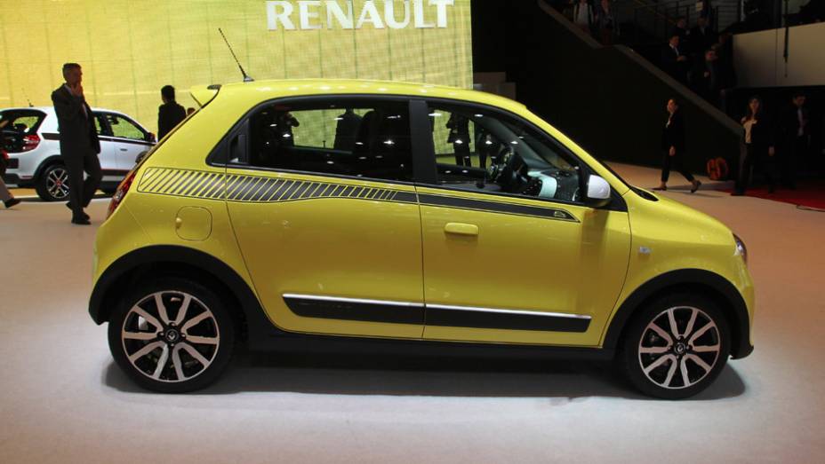 Renault Twingo | <a href="https://beta-develop.quatrorodas.abril.com.br/noticias/saloes/genebra-2014/renault-confirma-motorizacao-twingo-775341.shtml" rel="migration">Leia mais</a>| <a href="https://beta-develop.quatrorodas.abril.com.br/galerias/saloes/genebra/2014/direto-genebra-parte-2-775719.shtml" rel="migration"></a>