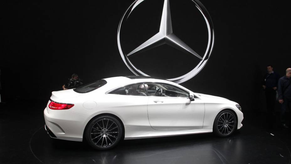 Mercedes-Benz Classe S Coupé | <a href="https://beta-develop.quatrorodas.abril.com.br/noticias/saloes/genebra-2014/mercedes-benz-apresenta-classe-s-coupe-772971.shtml" rel="migration">Leia mais</a>| <a href="https://beta-develop.quatrorodas.abril.com.br/galerias/saloes/genebra/2014/direto-genebra-par" rel="migration"></a>