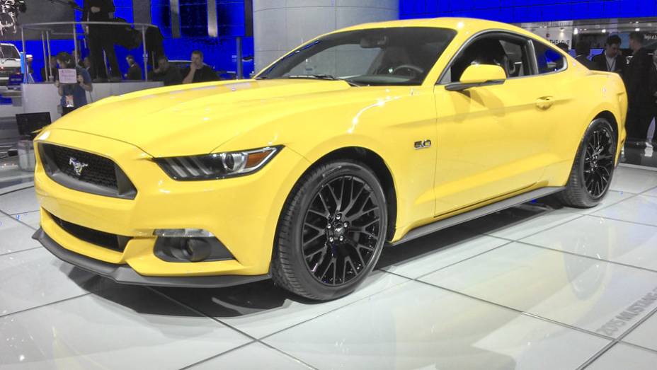 O Mustang tamb&eacute;m d&aacute; o ar da gra&ccedil;a na vers&atilde;o cup&ecirc;, exibida h&aacute; pouco mais de um m&ecirc;s nos EUA