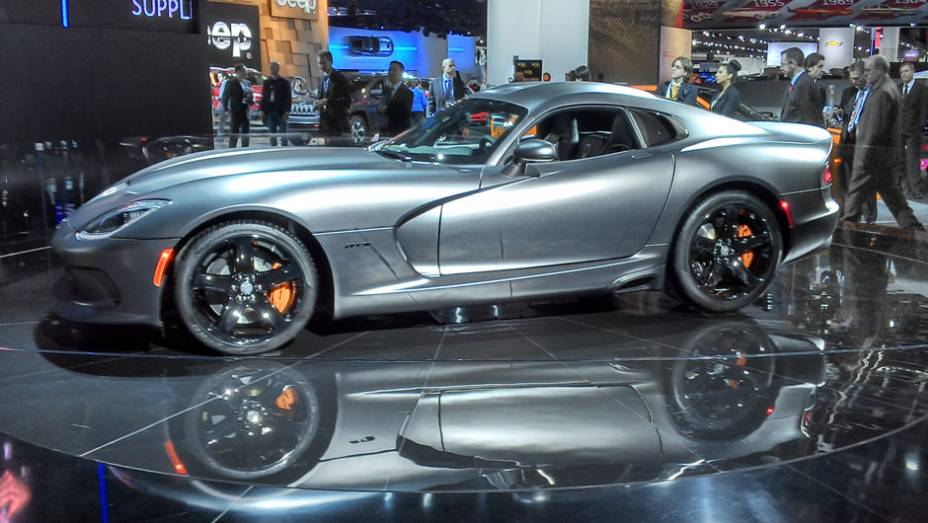 SRT Viper: embora n&atilde;o seja mais novidade, o Viper continua chamando aten&ccedil;&atilde;o por onde quer que passe