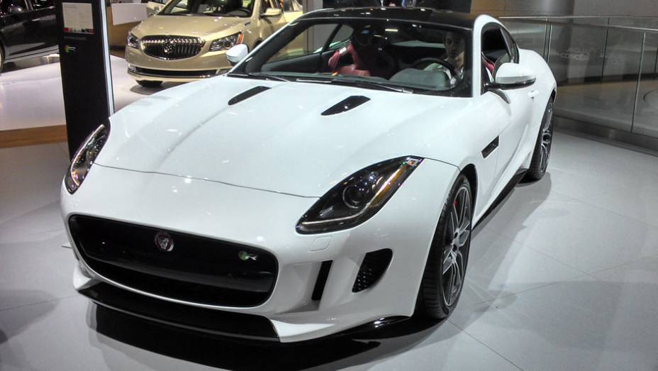 F-Type Coupe: a vers&atilde;o fechada do badalado roadster ingl&ecirc;s tamb&eacute;m est&aacute; em Detroit