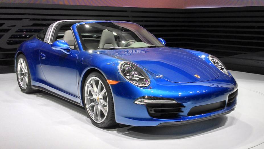Porsche 911 Targa: lan&ccedil;amento mundial, a nova vers&atilde;o presta uma homenagem aos antigos Targa, que tinham a parte traseira feita toda de vidro