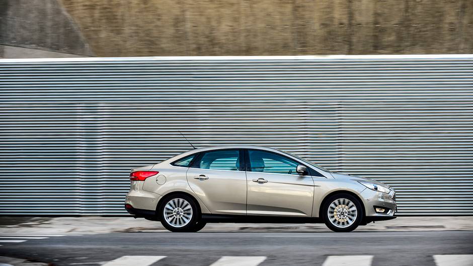 A Ford n&atilde;o revela a proje&ccedil;&atilde;o de vendas, mas o investimento na campanha publicit&aacute;rio &eacute; alto, com direito a ator de Hollywood | <a href="https://beta-develop.quatrorodas.abril.com.br/carros/impressoes/ford-focus-fastback-889520.shtml" rel="migration">Leia mais</a>