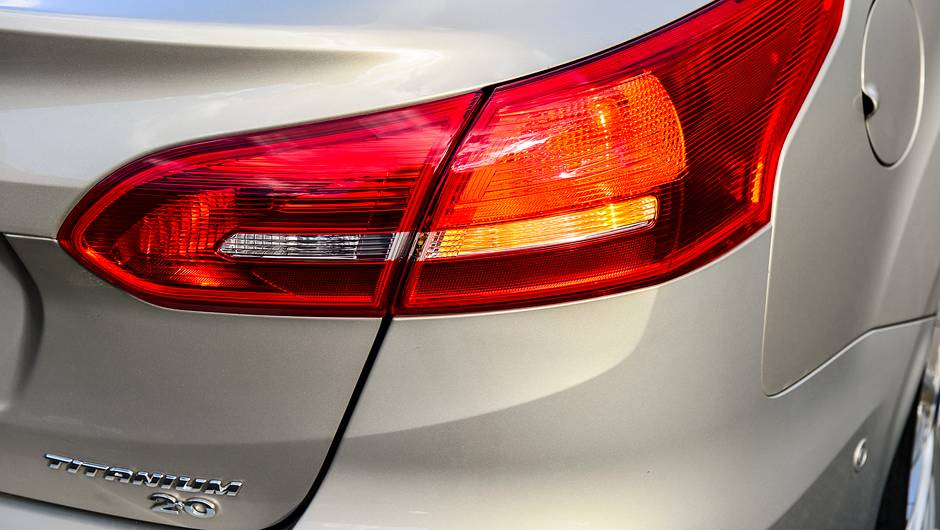 Na reestiliza&ccedil;&atilde;o, as lanternas mantiveram o mesmo formato, mas ganharam nova disposi&ccedil;&atilde;o de luzes | <a href="https://beta-develop.quatrorodas.abril.com.br/carros/impressoes/ford-focus-fastback-889520.shtml" rel="migration">Leia mais</a>