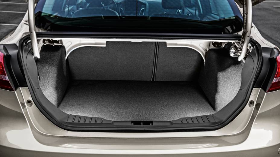 Porta-malas manteve os 421 litros de capacidade, abaixo da média dos concorrentes | <a href="https://beta-develop.quatrorodas.abril.com.br/carros/impressoes/ford-focus-fastback-889520.shtml" rel="migration">Leia mais</a> Porta-malas manteve os 421 litros de capacidade, abaixo da média dos concorrentes | <a href="https://beta-develop.quatrorodas.abril.com.br/carros/impressoes/ford-focus-fastback-889520.shtml" rel="migration">Leia mais</a>