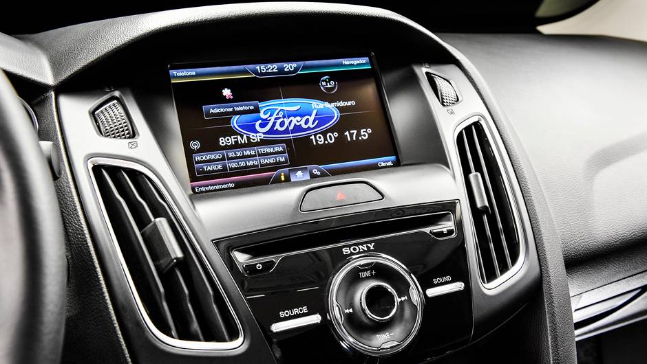 ... Al&eacute;m de tela sens&iacute;vel ao toque de 8 polegadas com GPS e sistema de som da Sony com 9 alto-falantes | <a href="https://beta-develop.quatrorodas.abril.com.br/carros/impressoes/ford-focus-fastback-889520.shtml" rel="migration">Leia mais</a>
