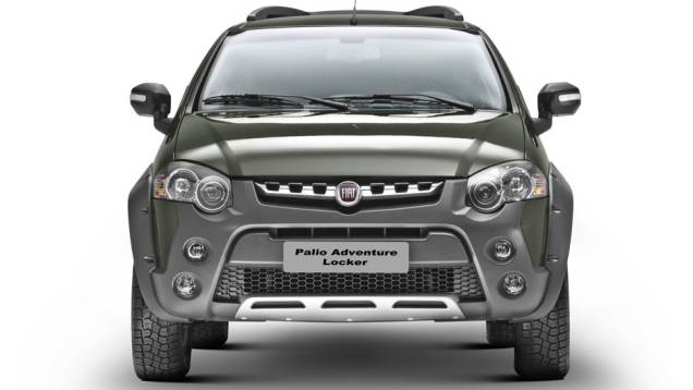 Por falar na vers&atilde;o aventureira, olha ela a&iacute;: grade cromada e para-choque frontal s&atilde;o in&eacute;ditos | <a href="https://beta-develop.quatrorodas.abril.com.br/carros/lancamentos/fiat-palio-weekend-siena-strada-2013-688581.shtml" rel="migration">Leia mais</a>