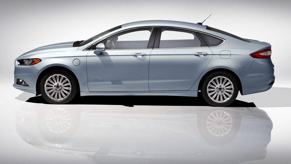 A Ford garante que o Energi faz mais de 40 quil&ocirc;metros com um litro de combust&iacute;vel | <a href="https://beta-develop.quatrorodas.abril.com.br/salao-do-automovel/2012/carros/fusion-706006.shtml" rel="migration">Leia mais</a>