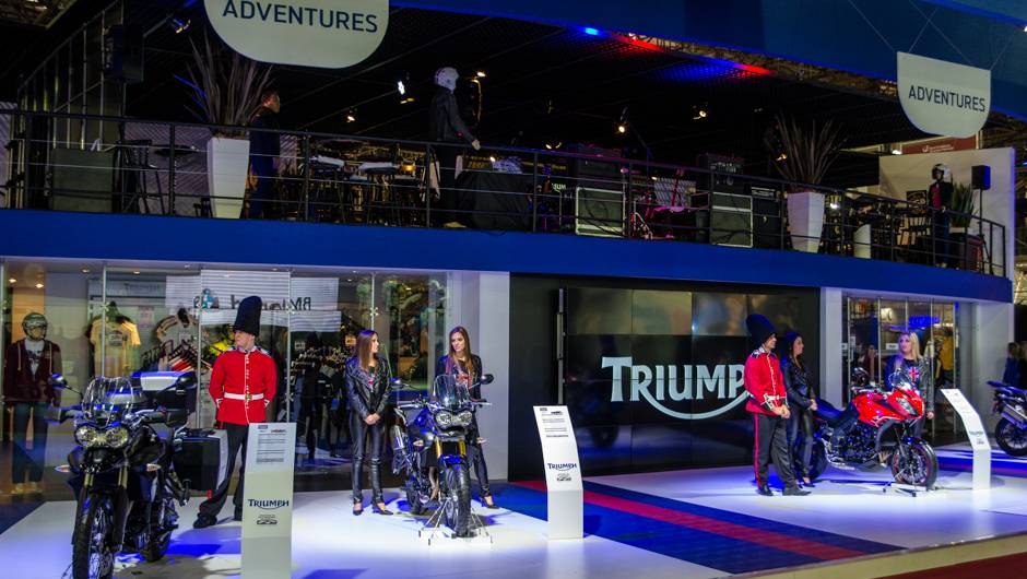Estande da Triumph no Salão Duas Rodas 2013 | <a href="https://beta-develop.quatrorodas.abril.com.br/moto/noticias/triumph-revela-lancamentos-salao-duas-rodas-756393.shtml" rel="migration">Leia mais</a> Estande da Triumph no Salão Duas Rodas 2013 | <a href="https://beta-develop.quatrorodas.abril.com.br/moto/noticias/triumph-revela-lancamentos-salao-duas-rodas-756393.shtml" rel="migration">Leia mais</a>
