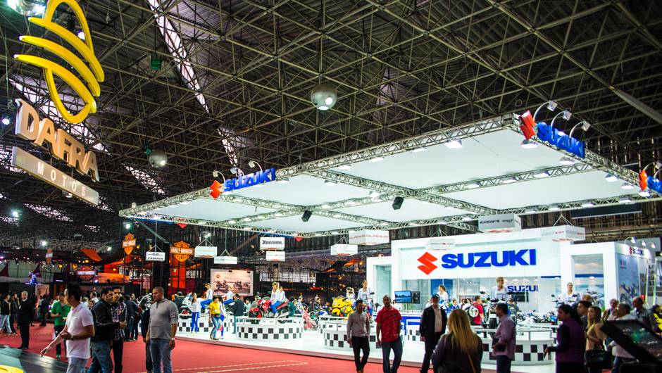 Estande da Suzuki no Salão Duas Rodas 2013 | <a href="https://beta-develop.quatrorodas.abril.com.br/moto/noticias/suzuki-exibe-inazuma-salao-duas-rodas-756473.shtml" rel="migration">Leia mais</a> Estande da Suzuki no Salão Duas Rodas 2013 | <a href="https://beta-develop.quatrorodas.abril.com.br/moto/noticias/suzuki-exibe-inazuma-salao-duas-rodas-756473.shtml" rel="migration">Leia mais</a>
