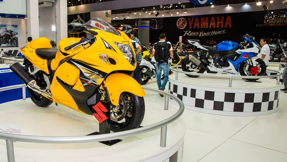 Estande da Suzuki no Salão Duas Rodas 2013 | <a href="https://beta-develop.quatrorodas.abril.com.br/moto/noticias/suzuki-exibe-inazuma-salao-duas-rodas-756473.shtml" rel="migration">Leia mais</a> Estande da Suzuki no Salão Duas Rodas 2013 | <a href="https://beta-develop.quatrorodas.abril.com.br/moto/noticias/suzuki-exibe-inazuma-salao-duas-rodas-756473.shtml" rel="migration">Leia mais</a>
