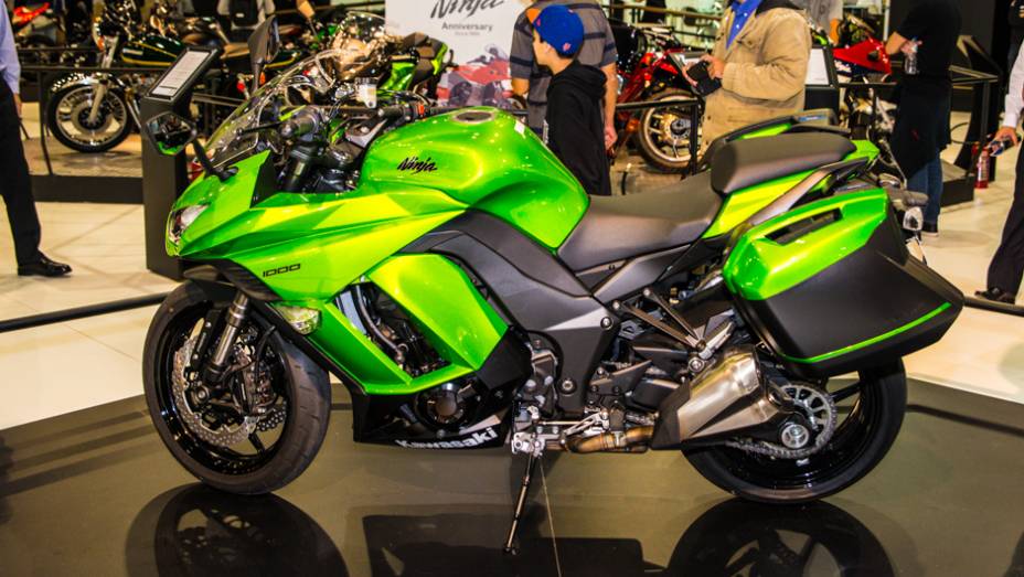 Kawasaki Ninja 1000 Tourer ABS | <a href="https://beta-develop.quatrorodas.abril.com.br/moto/galerias/kawasaki/kawasaki-ninja-1000-tourer-abs-2014-756549.shtml" rel="migration">Leia mais</a>