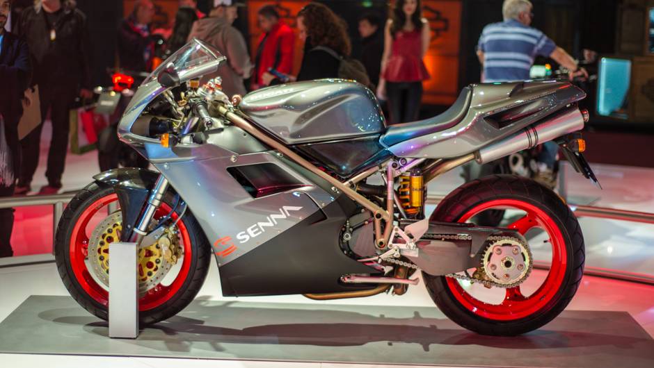 Ducati 916 Senna no Salão Duas Rodas 2013 | <a href="https://beta-develop.quatrorodas.abril.com.br/moto/noticias/ducati-revela-1199-panigale-s-senna-salao-duas-rodas-756467.shtml" rel="migration">Leia mais</a> Ducati 916 Senna no Salão Duas Rodas 2013 | <a href="https://beta-develop.quatrorodas.abril.com.br/moto/noticias/ducati-revela-1199-panigale-s-senna-salao-duas-rodas-756467.shtml" rel="migration">Leia mais</a>