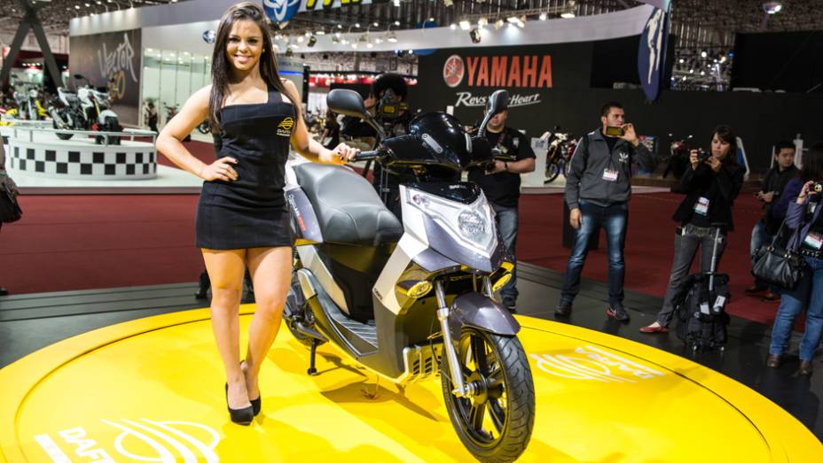 Garotas do Sal&atilde;o Duas Rodas | <a href="https://beta-develop.quatrorodas.abril.com.br/moto/galerias/garotas/garotas-salao-duas-rodas-parte-2-756601.shtml" rel="migration">Veja a segunda galeria das gatas do Sal&atilde;o Duas Rodas</a>