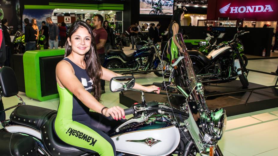 Garotas do Sal&atilde;o Duas Rodas | <a href="https://beta-develop.quatrorodas.abril.com.br/moto/galerias/garotas/garotas-salao-duas-rodas-parte-1-756458.shtml" rel="migration">Veja a primeira galeria das gatas do Sal&atilde;o Duas Rodas</a>
