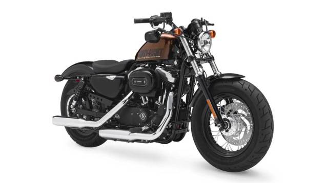 A Sportster Forty-Eight é uma das novidades mostradas no estande da Harley-Davidson no Salão Duas Rodas | <a href="https://beta-develop.quatrorodas.abril.com.br/moto/noticias/harley-davidson-tres-novidades-ao-salao-duas-rodas-756391.shtml" rel="migration">Leia mais</a> A Sportster Forty-Eight é uma das novidades mostradas no estande da Harley-Davidson no Salão Duas Rodas | <a href="https://beta-develop.quatrorodas.abril.com.br/moto/noticias/harley-davidson-tres-novidades-ao-salao-duas-rodas-756391.shtml" rel="migration">Leia mais</a>