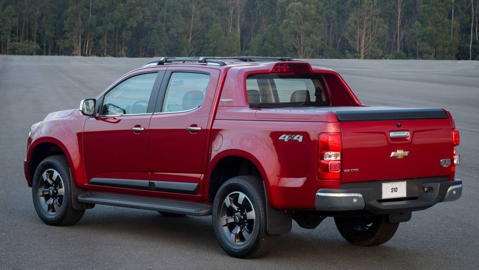Santantonio exclusivo alonga visualmente a cabine e d&aacute; um perfil mais elevado &agrave; ca&ccedil;amba - <a href="https://beta-develop.quatrorodas.abril.com.br/carros/impressoes/chevrolet-s10-high-country-885162.shtml" rel="migration">Leia mais</a>