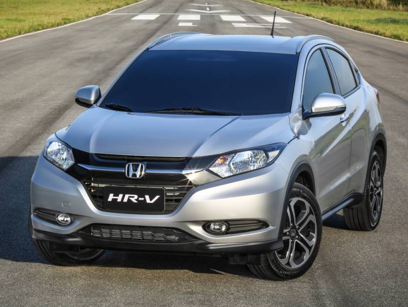 <strong>Honda HR-V &ndash;</strong> Um dos lan&ccedil;amentos mais importantes do ano, <a href="https://beta-develop.quatrorodas.abril.com.br/materia/honda-hr-v-exl-848201" rel="o HR-V tornou-se o l&iacute;der do segmento" target="_blank">o HR-V tornou-se o l&iacute;der do segmento</a>&nbsp;em 2015, &agrave; frente do tamb&eacute;m novato Jeep Renegade e dos veteranos EcoSport e Duster.&nbsp;