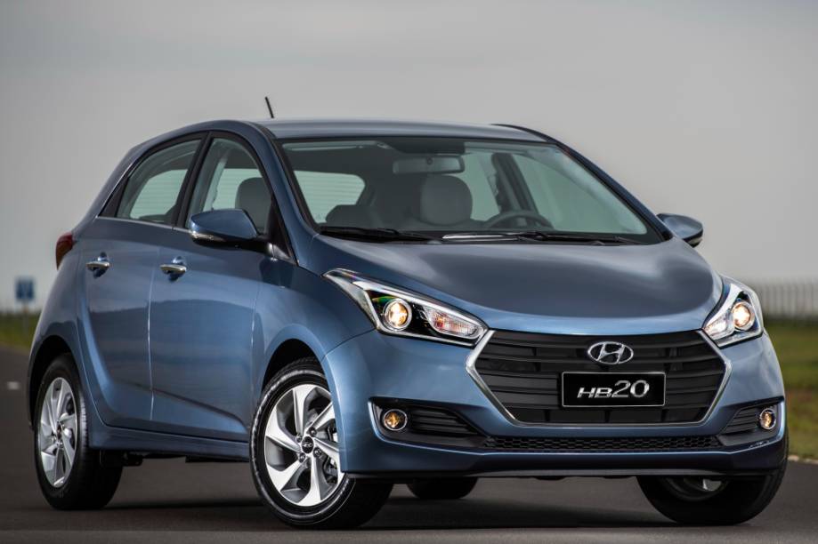 <strong>Hyundai HB20/HB20X/HB20S &ndash;</strong> A fam&iacute;lia HB20 passou por sua primeira mudan&ccedil;a de estilo desde o lan&ccedil;amento, em 2012. Os c&acirc;mbios manual e autom&aacute;tico de seis marchas s&atilde;o novidade.&nbsp;