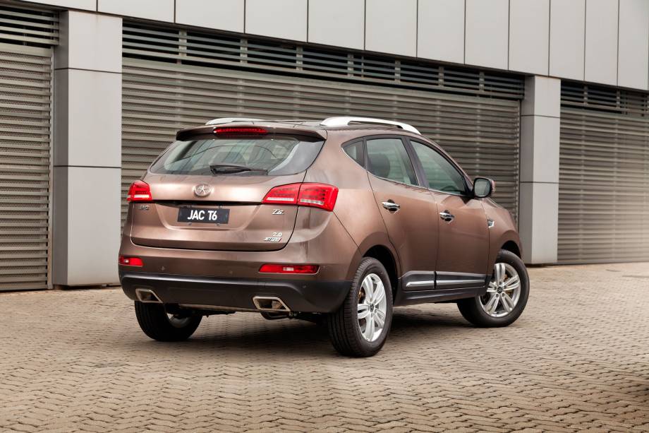 <strong>JAC T6 &ndash;</strong> A JAC aproveitou a onda dos SUVs para lan&ccedil;ar o T6 no Brasil. Assim como a maioria dos modelos chineses &agrave; venda por aqui, <a href="https://beta-develop.quatrorodas.abril.com.br/materia/jac-t6-854183/" rel="o utilit&aacute;rio chegou" target="_blank">chegou</a> apostando em bom custo-benef&iacute;cio frente &agrave; concorr&ecirc;ncia.
