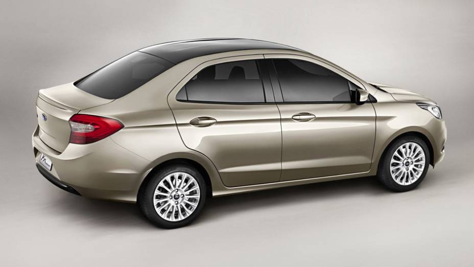 Segundo a Ford, o porta-malas terá capacidade inferior a 500 litros | <a href="https://beta-develop.quatrorodas.abril.com.br/noticias/fabricantes/ford-divulga-imagens-oficiais-novo-ka-sedan-772215.shtml" rel="migration">Leia mais</a>