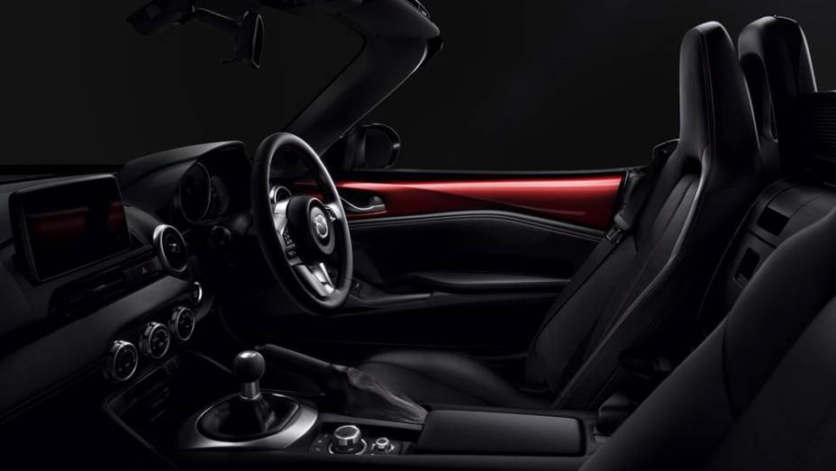 Mazda MX-5 2015 chega aos Estados Unidos | <a href="https://beta-develop.quatrorodas.abril.com.br/noticias/saloes/losangeles-2014/mazda-mx-5-chega-aos-estados-unidos-816114.shtml" rel="migration">Leia mais</a>