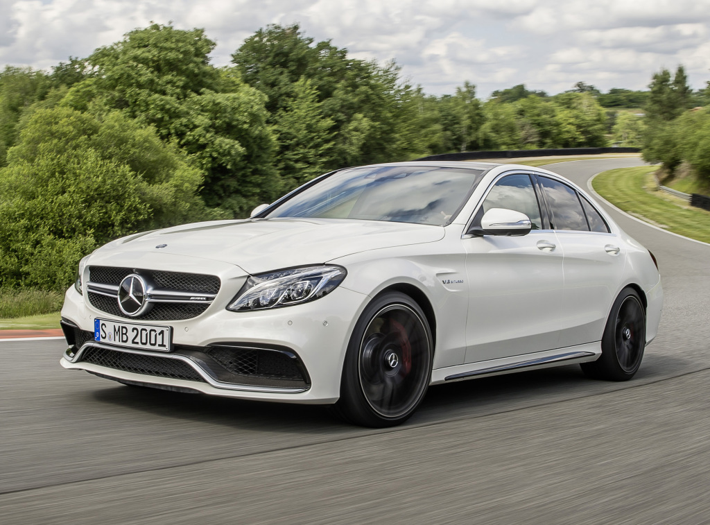 <strong>Mercedes-AMG C 63 S</strong> &ndash; Junto do superesportivo AMG GT, com quem compartilha o motor de V8 4.0 biturbo de 510 cv, o C 63 S veio ao pa&iacute;s em sua vers&atilde;o mais poderosa.