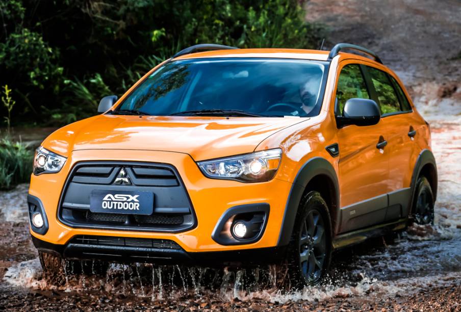 <strong>Mitsubishi ASX Outdoor</strong> – Exclusiva do mercado brasileiro, <a href="https://beta-develop.quatrorodas.abril.com.br/materia/mitsubishi-asx-outdoor-925904 " rel="a versão adiciona visual e credenciais mais aventureiros" target="_blank">a versão adiciona visual e credenciais mais aventureiros</a> ao utilitário. Pela primeira vez, o modelo une transmissão manual e tração 4x4. 