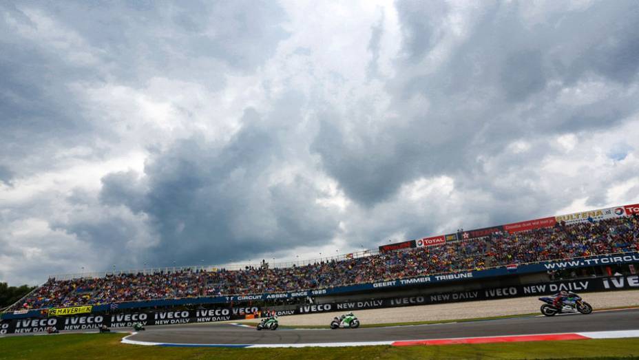 Pista lotada para a MotoGP | <a href="https://beta-develop.quatrorodas.abril.com.br/moto/noticias/pela-oitava-vez-consecutiva-vitoria-marquez-motogp-787522.shtml" rel="migration">Leia mais</a>