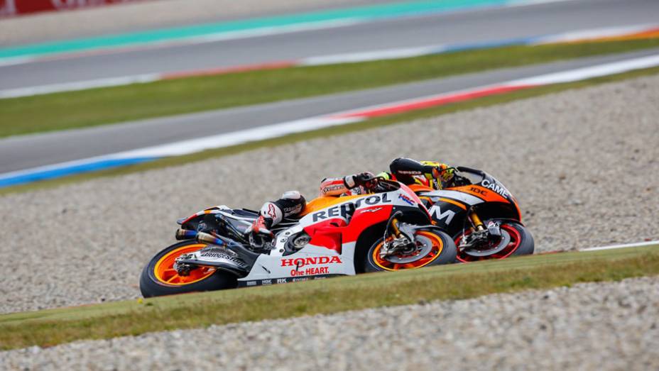 Disputa acirrada pelas melhores posições | <a href="https://beta-develop.quatrorodas.abril.com.br/moto/noticias/pela-oitava-vez-consecutiva-vitoria-marquez-motogp-787522.shtml" rel="migration">Leia mais</a>