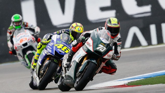 Com pista seca ou molhada, Valentino deu show saindo de &uacute;ltimo lugar | <a href="https://beta-develop.quatrorodas.abril.com.br/moto/noticias/pela-oitava-vez-consecutiva-vitoria-marquez-motogp-787522.shtml" rel="migration">Leia mais</a>