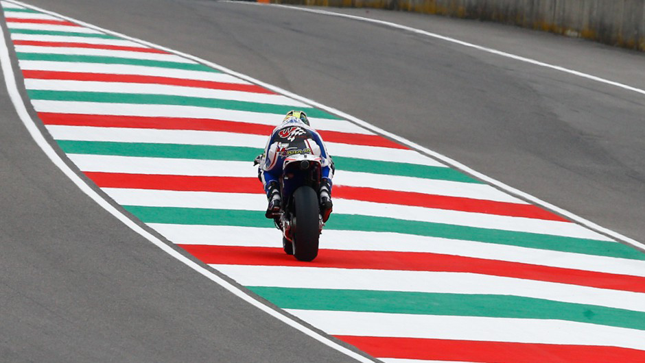 Karel Abraham durante treino classificat&oacute;rio em Mugello | <a href="https://beta-develop.quatrorodas.abril.com.br/moto/noticias/marc-marquez-mantem-regularidade-pole-mugello-784738.shtml" rel="migration">Leia mais</a>